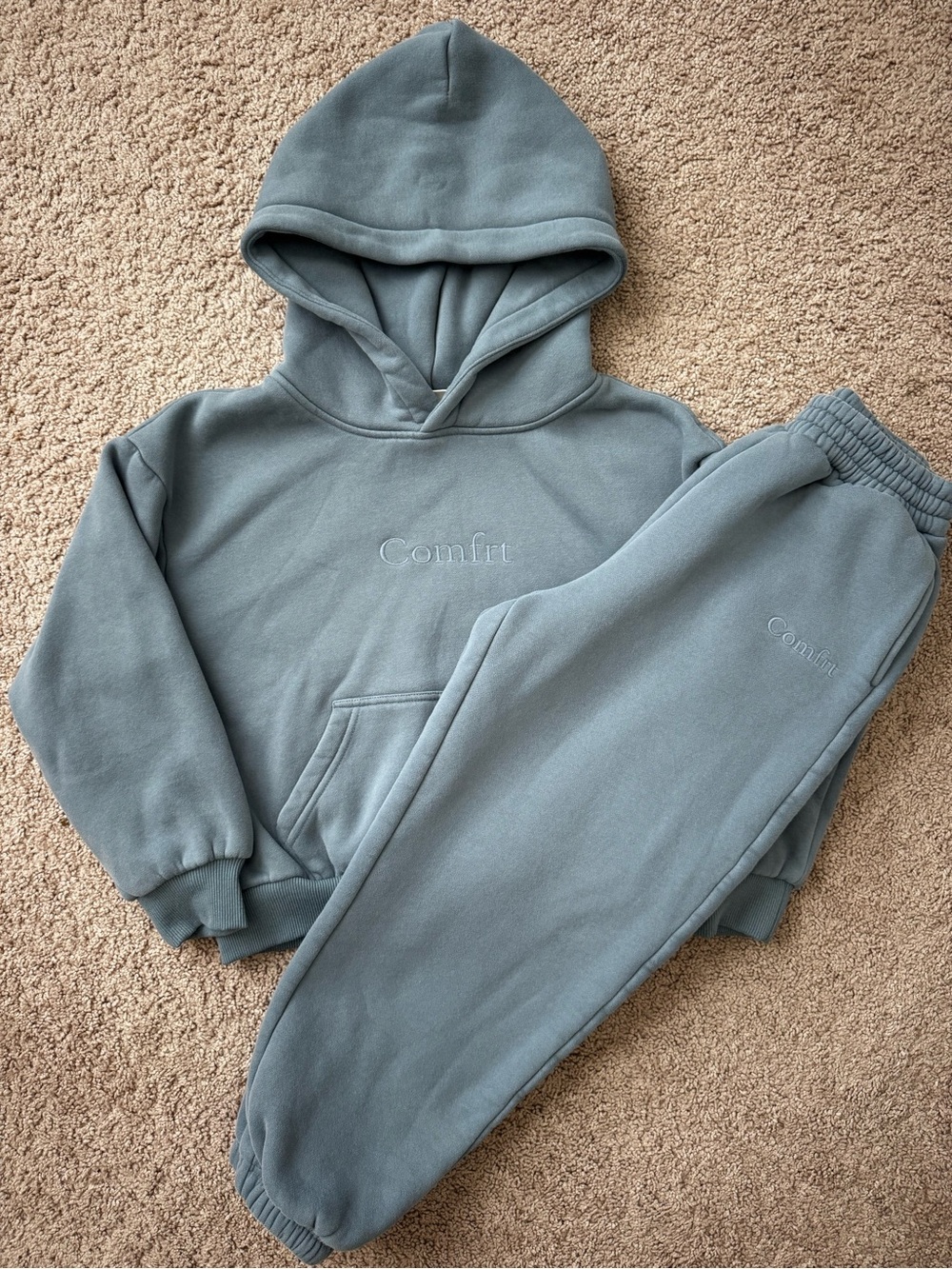 Comfrt Kids - a Small grey/blue sweatsuit. No stains or holes.